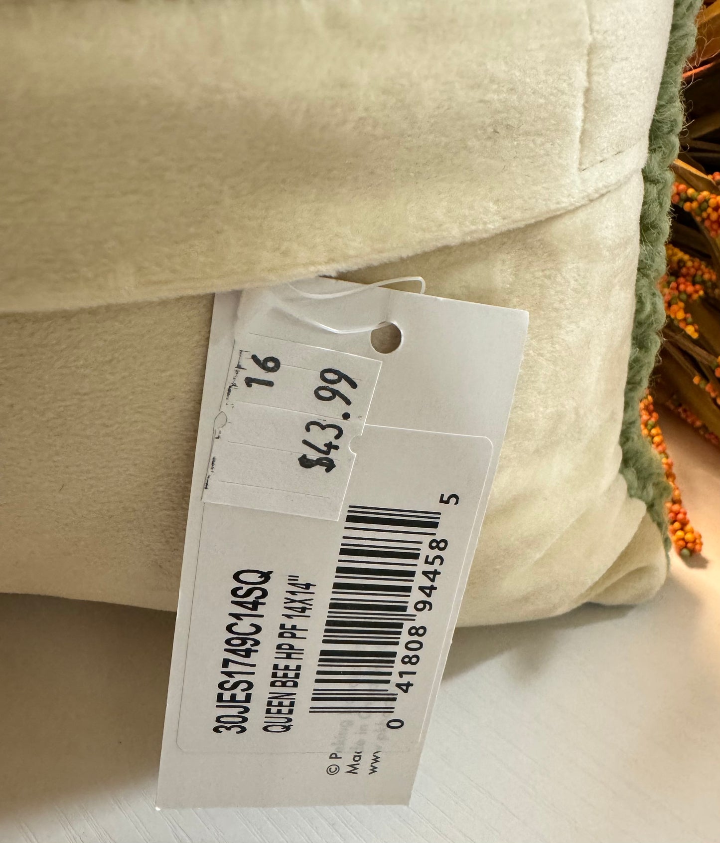 Wool Hooke Throw Pillow - Queen Bee 14”x14”
